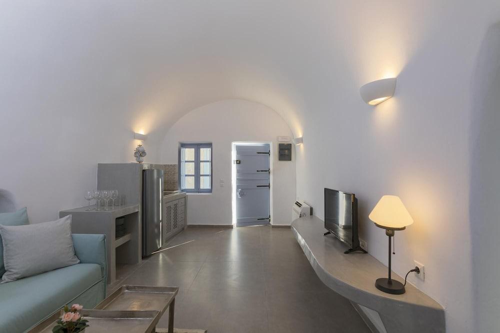 Ammoudi Sunset Cave Santorini 1