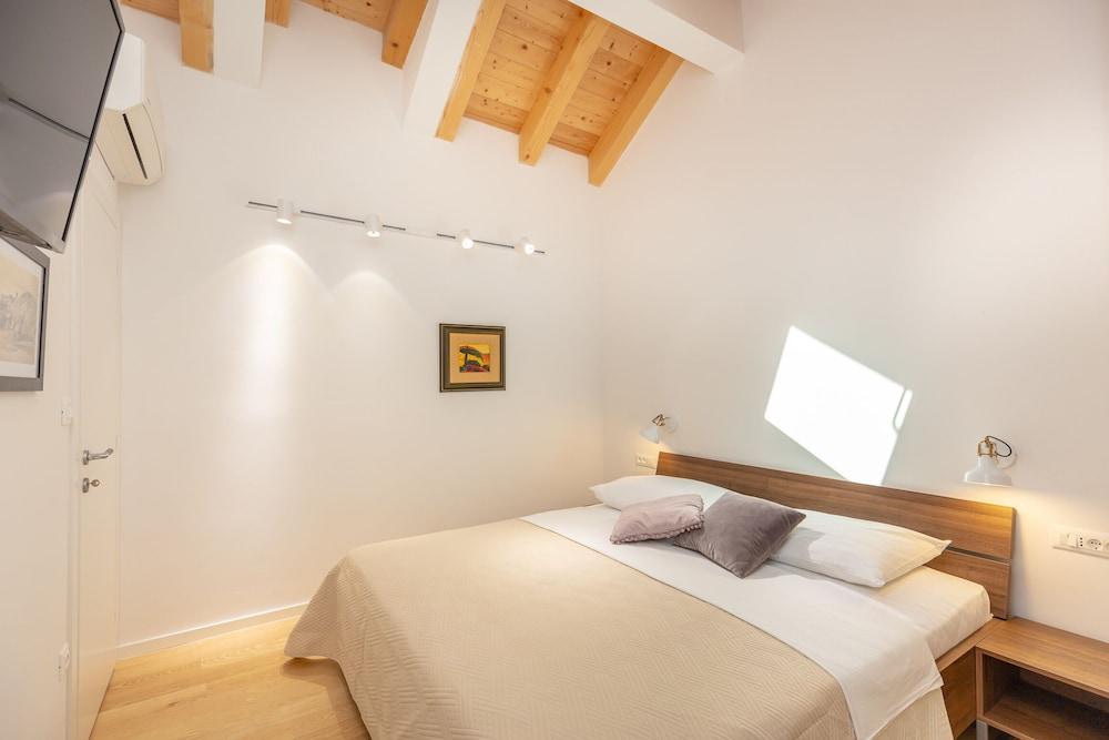 Hedera Estate, Hedera A54