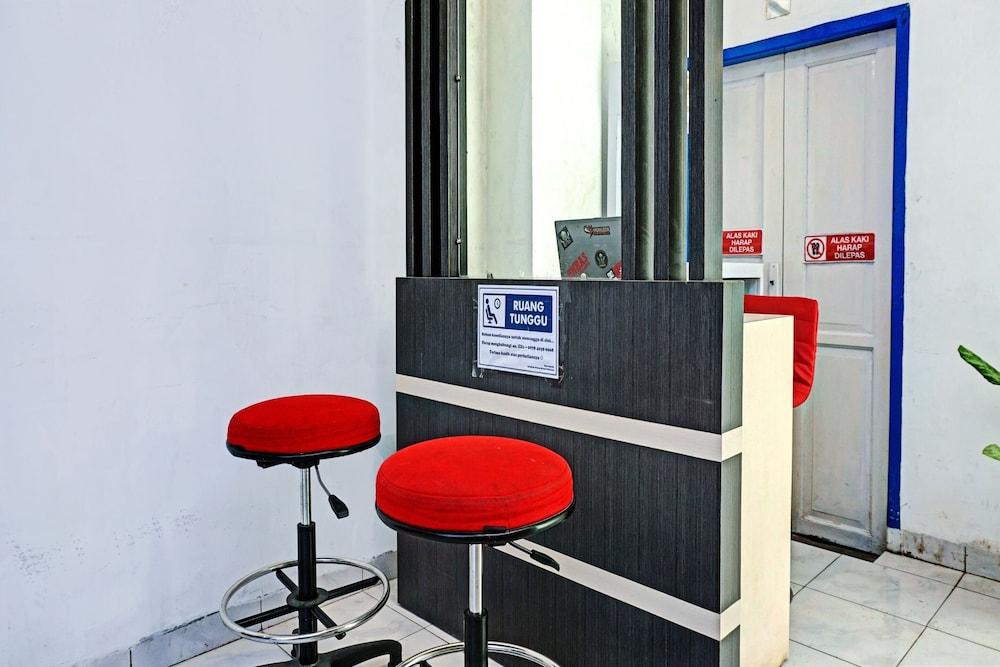 Oyo 90260 Bumi Merpati Residence 2