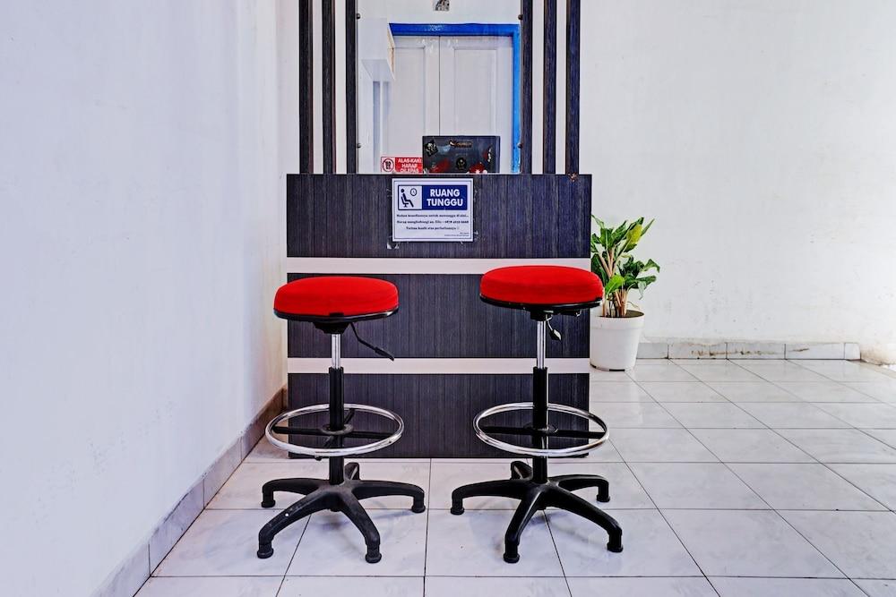 Oyo 90260 Bumi Merpati Residence 1