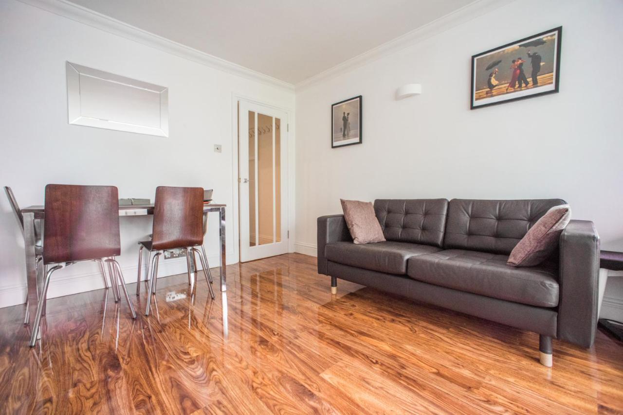 Superb 3-Bed 2-Bath with Wifi: Trendy Fitzrovia W1 2