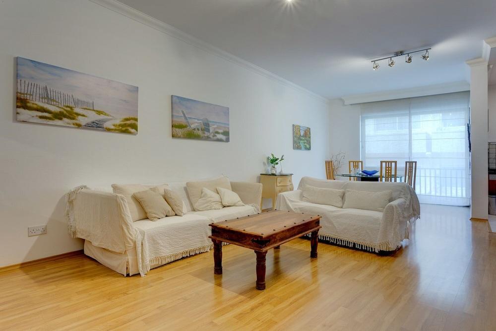 Central Apartment in St Julian S Perfect for Families 1