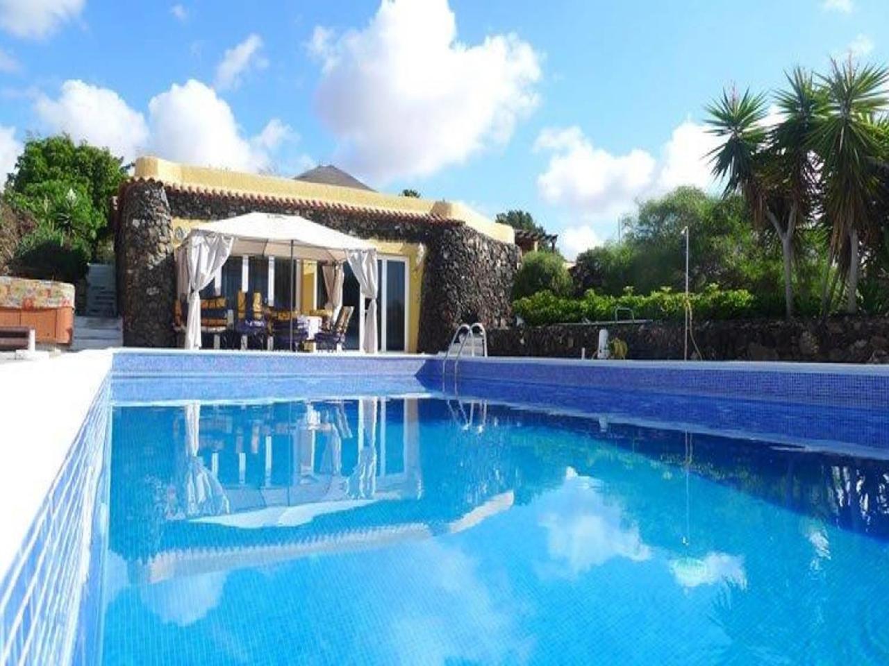 Finca Toredo Large Heated Pool,Hot Tub,Bar/Games Room,Gym,Cave, Free Wifi