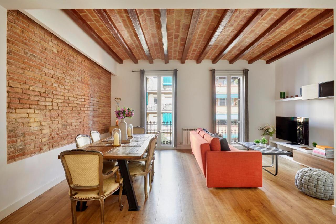 Light Flooded 3-Bedroom Apartment in Eixample 1