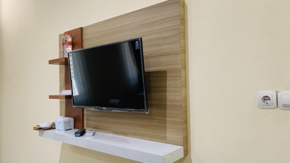 Asmi Hotel Sumenep 2