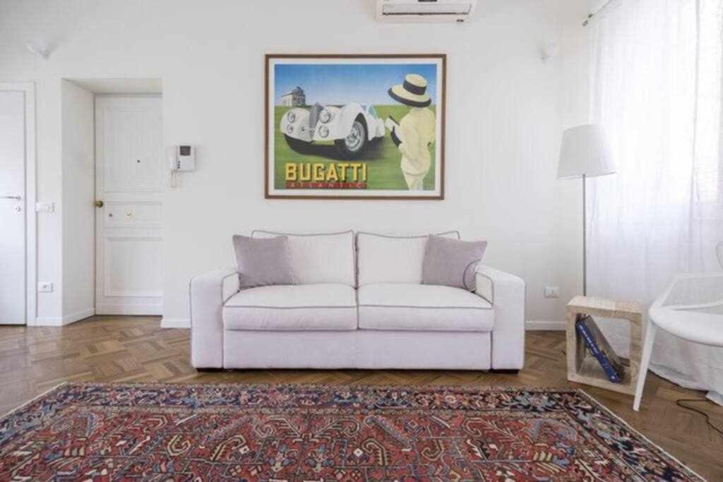 Milano Duomo Suite with Lovely Terrace 1