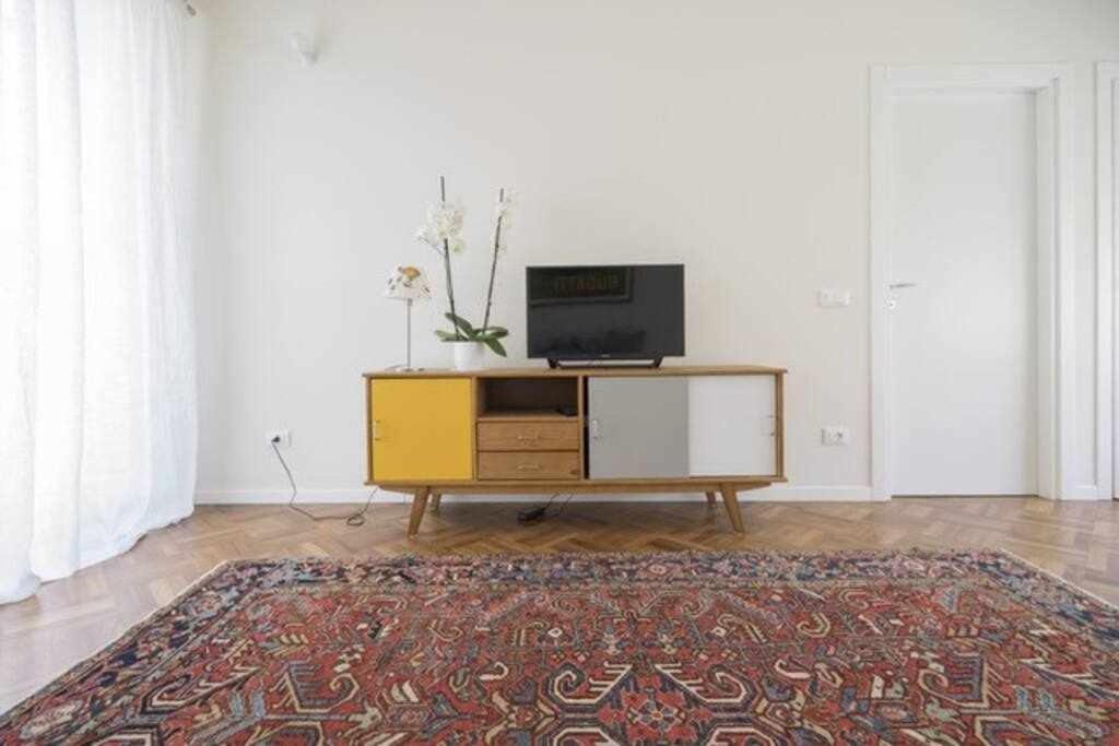 Milano Duomo Suite with Lovely Terrace 2