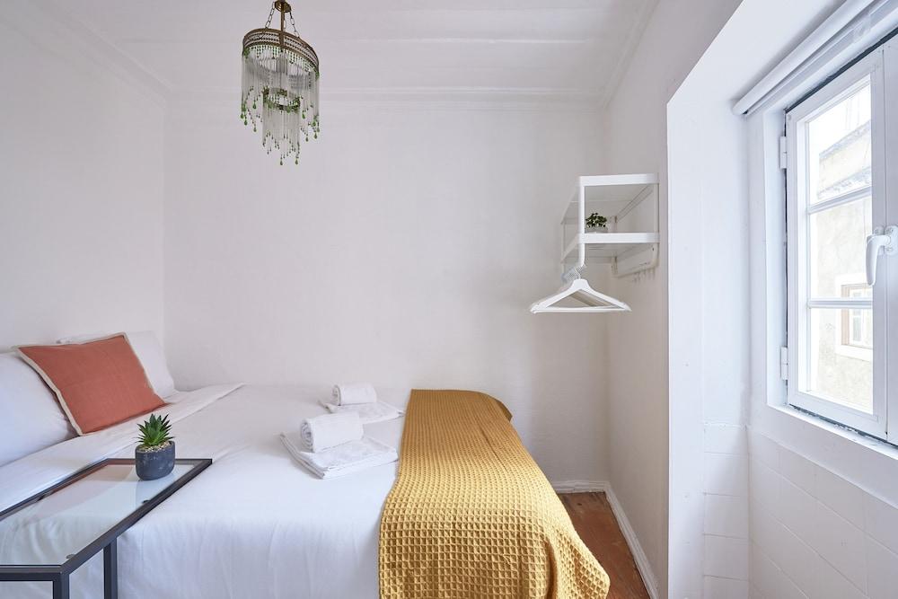 Alfama Light-Filled Apartment, by Timecooler 1