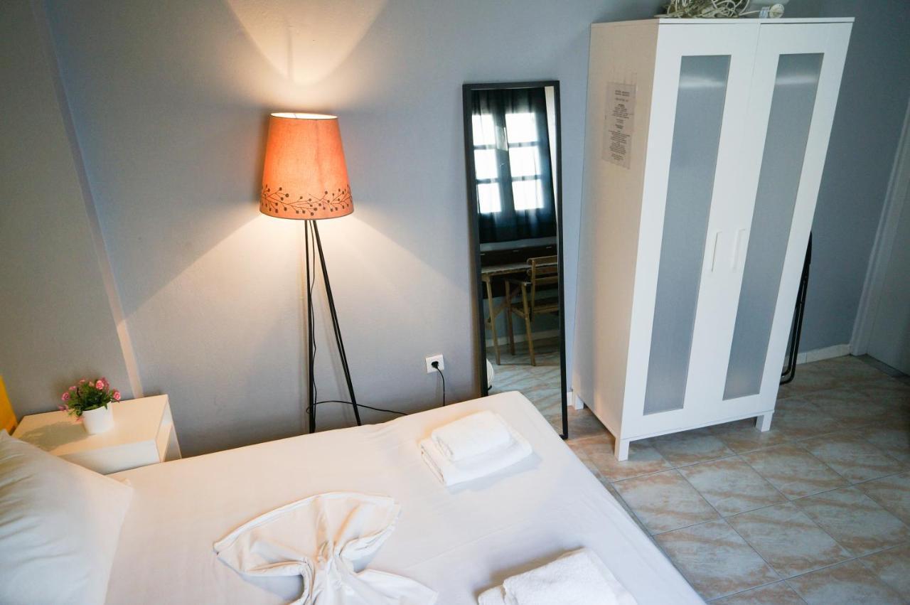 Fira Central Budget Room And Kitchen 1