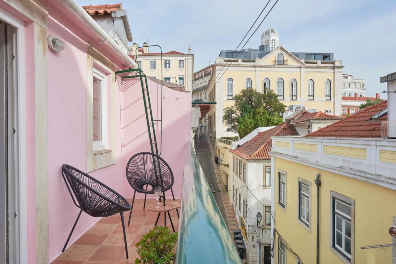 Fantastic Apartment with Balcony in Bica