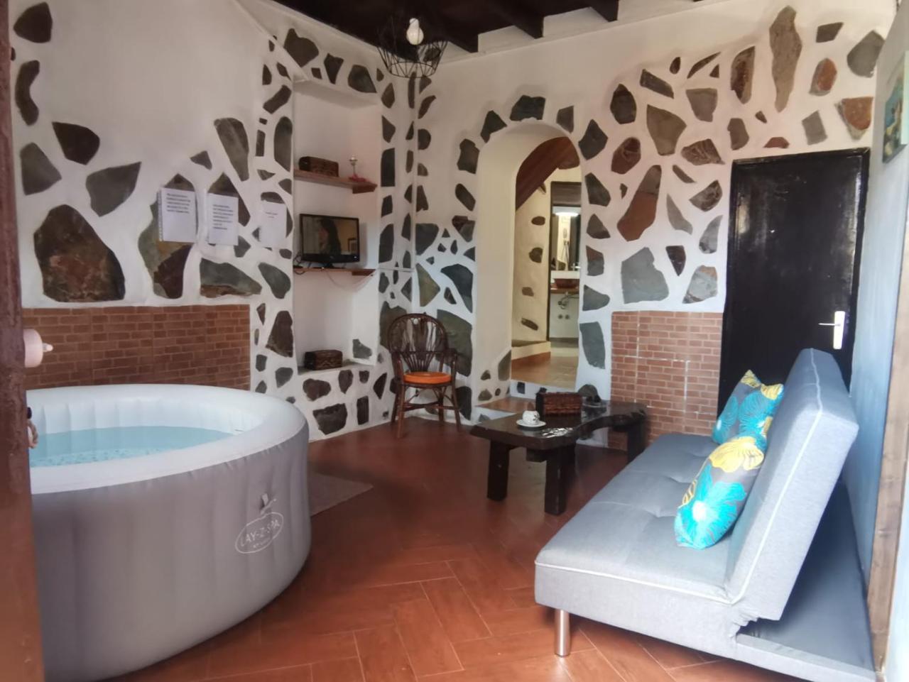 Casita Rural Con Jacuzzi Climatizado. 1
