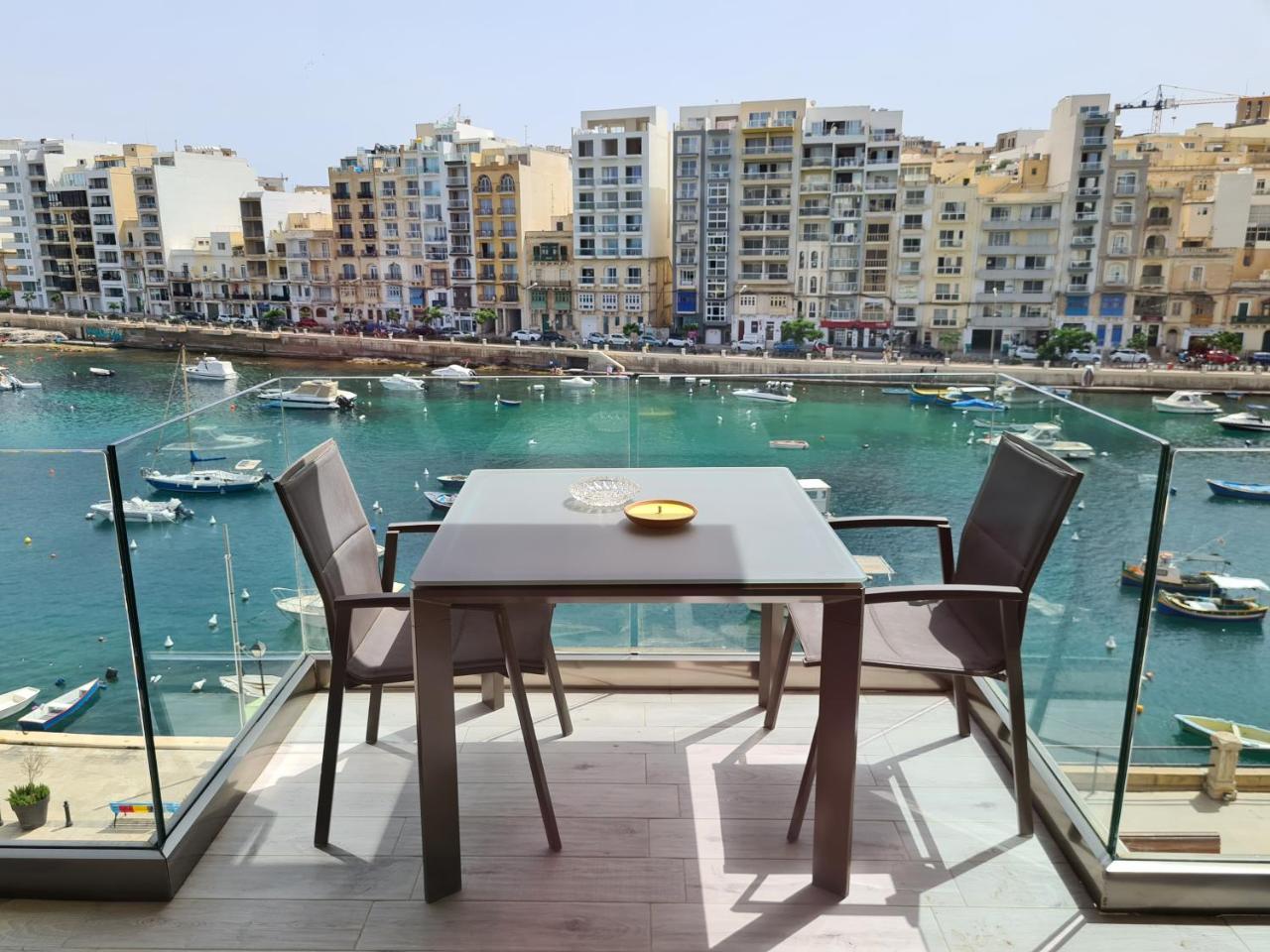 Supreme Seafront Apt with Balcony in St.Julian's