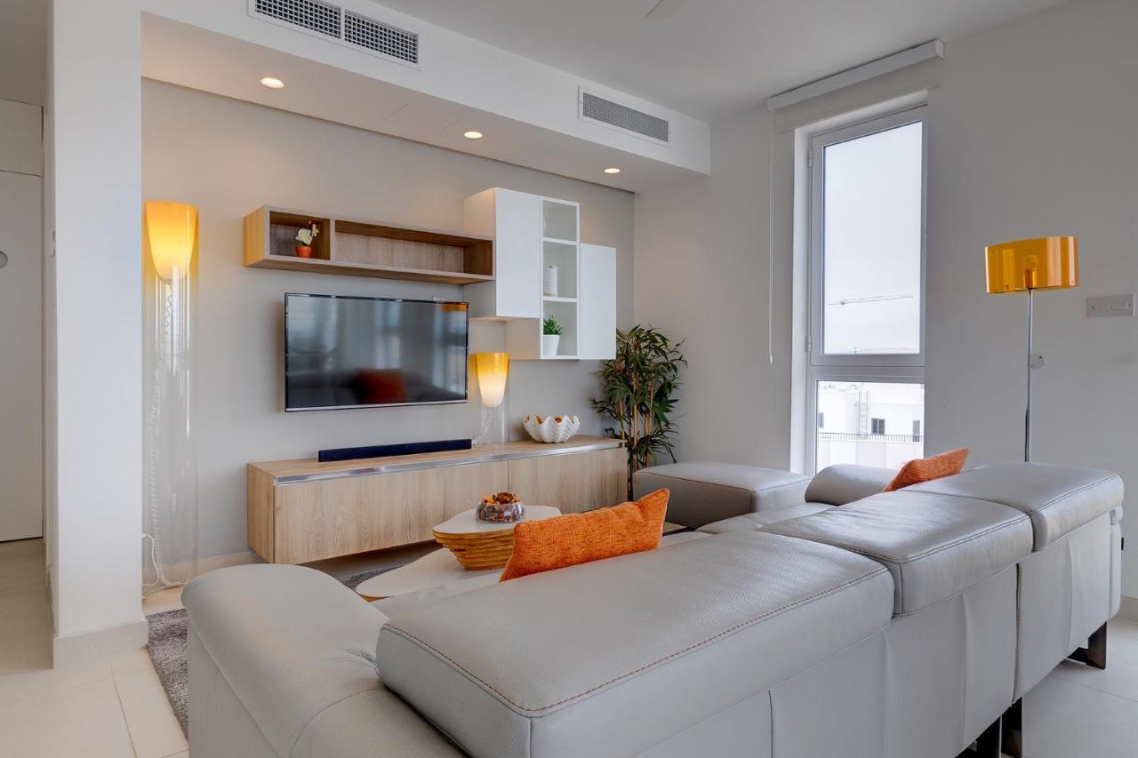 Stunning Apartment in a Central Location with Views 2