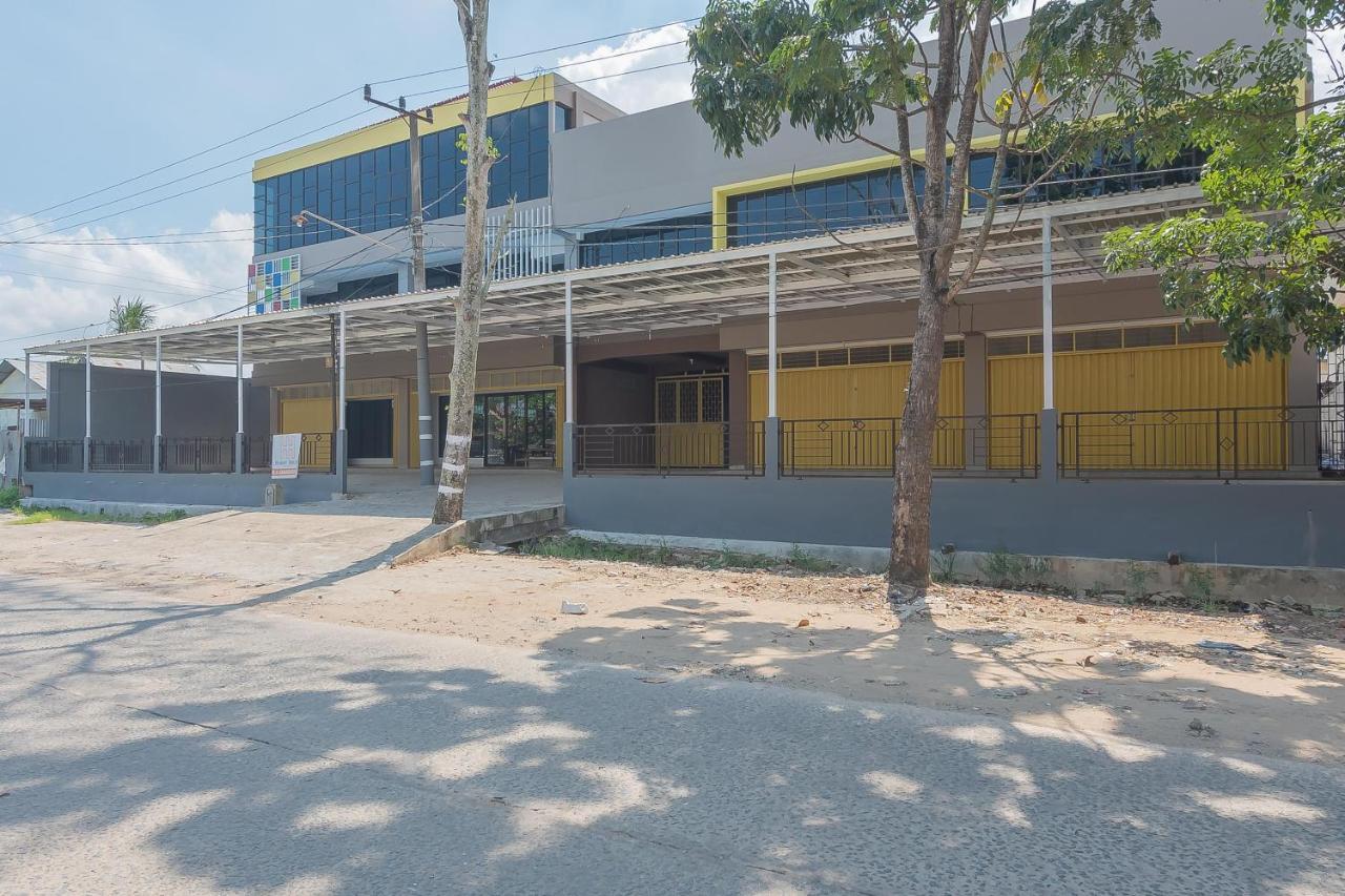 Harry House Guest House by Reddoorz