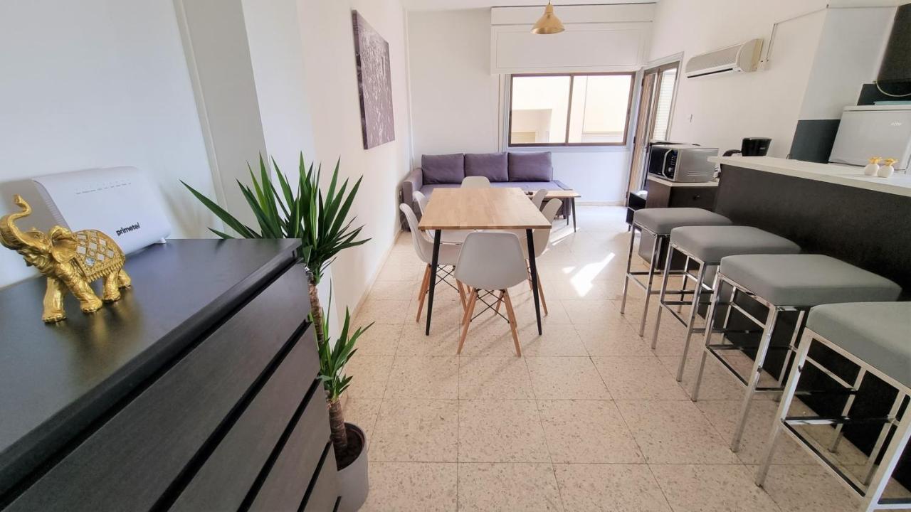 Cozy Beach Apt / 100 Mbit+ Netflix / Near Airport 1