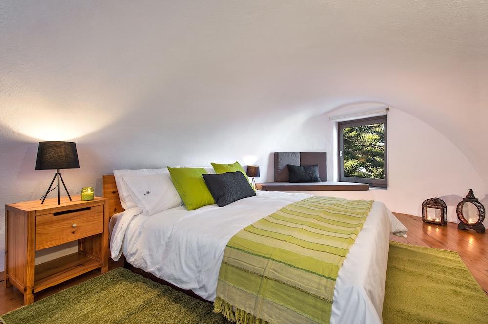 Old Vourvoulos Houses 2