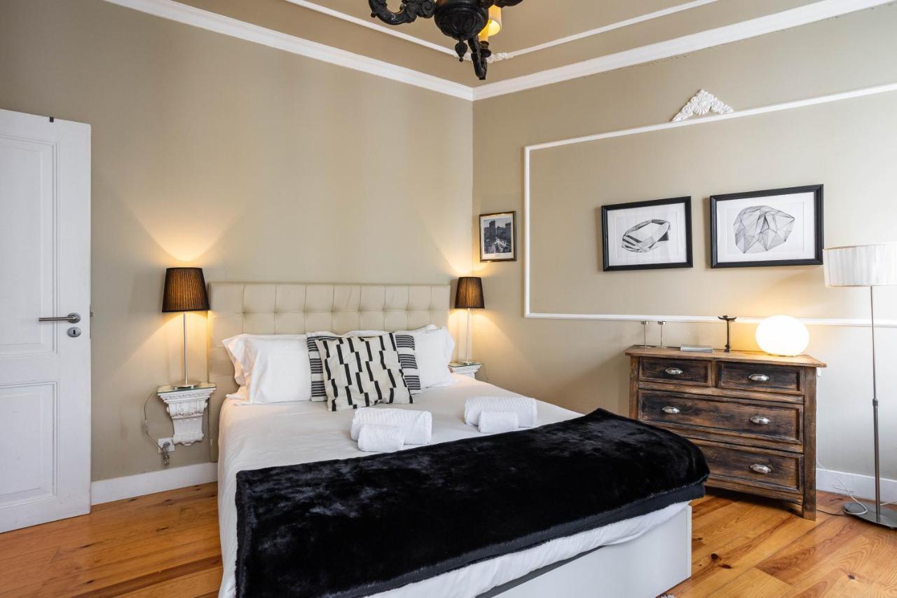 Bright Tailor Made Apartment by the Castle 1