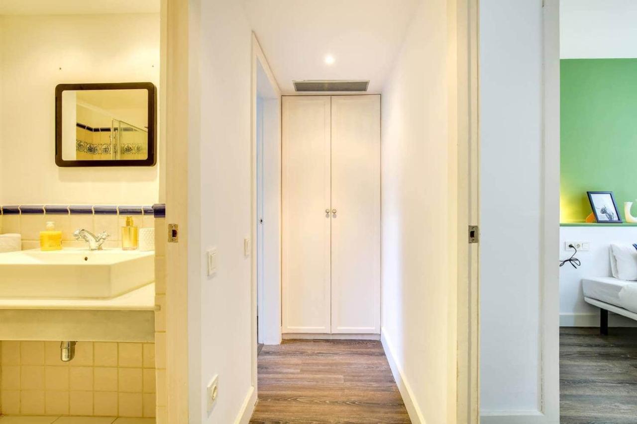 Colorful with Cozy Terrace in Gracia 2