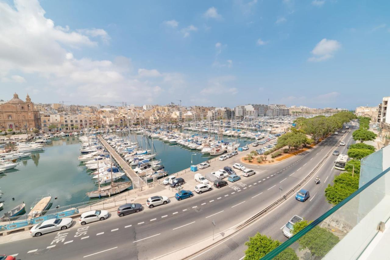 Seafront Apartment-Hosted by Sweetstay