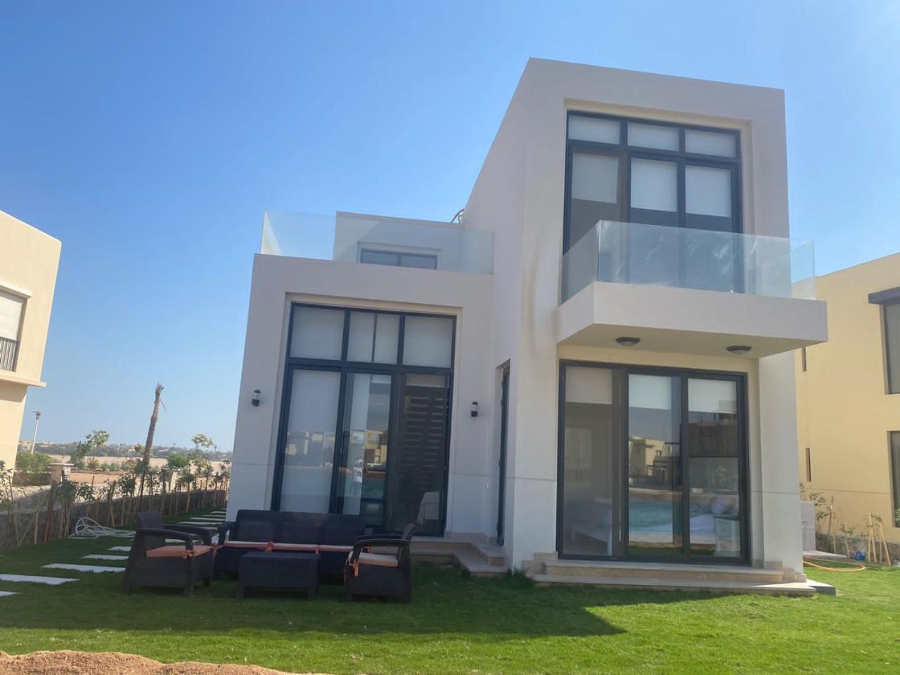 Tawila, 4 Bedroom Villa, Brand New, Directly on a Lagoon