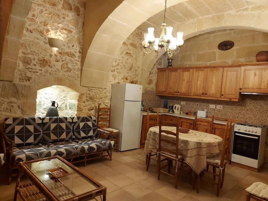 Charming House of Character with Pool And Jacuzzi 1