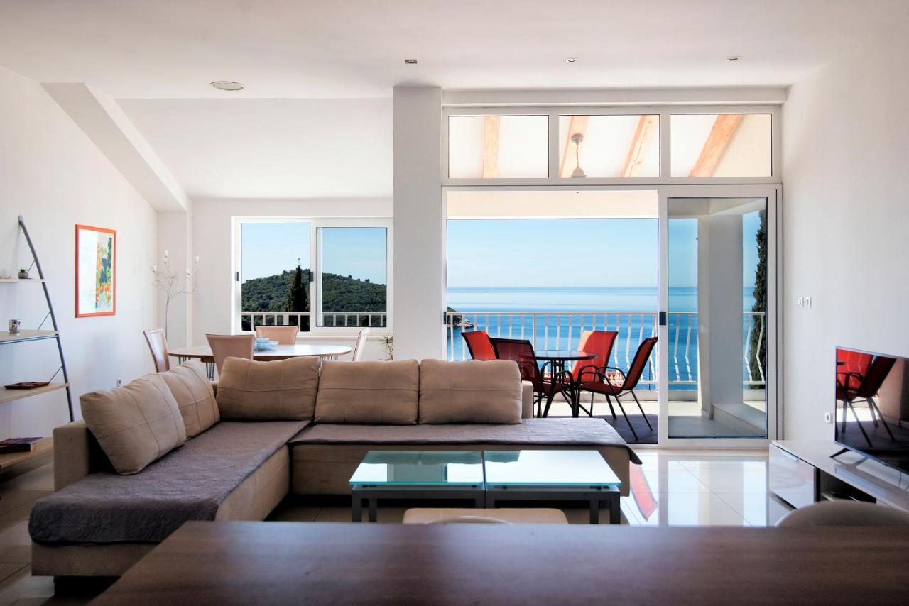 Zenith Apartment by Duhomes