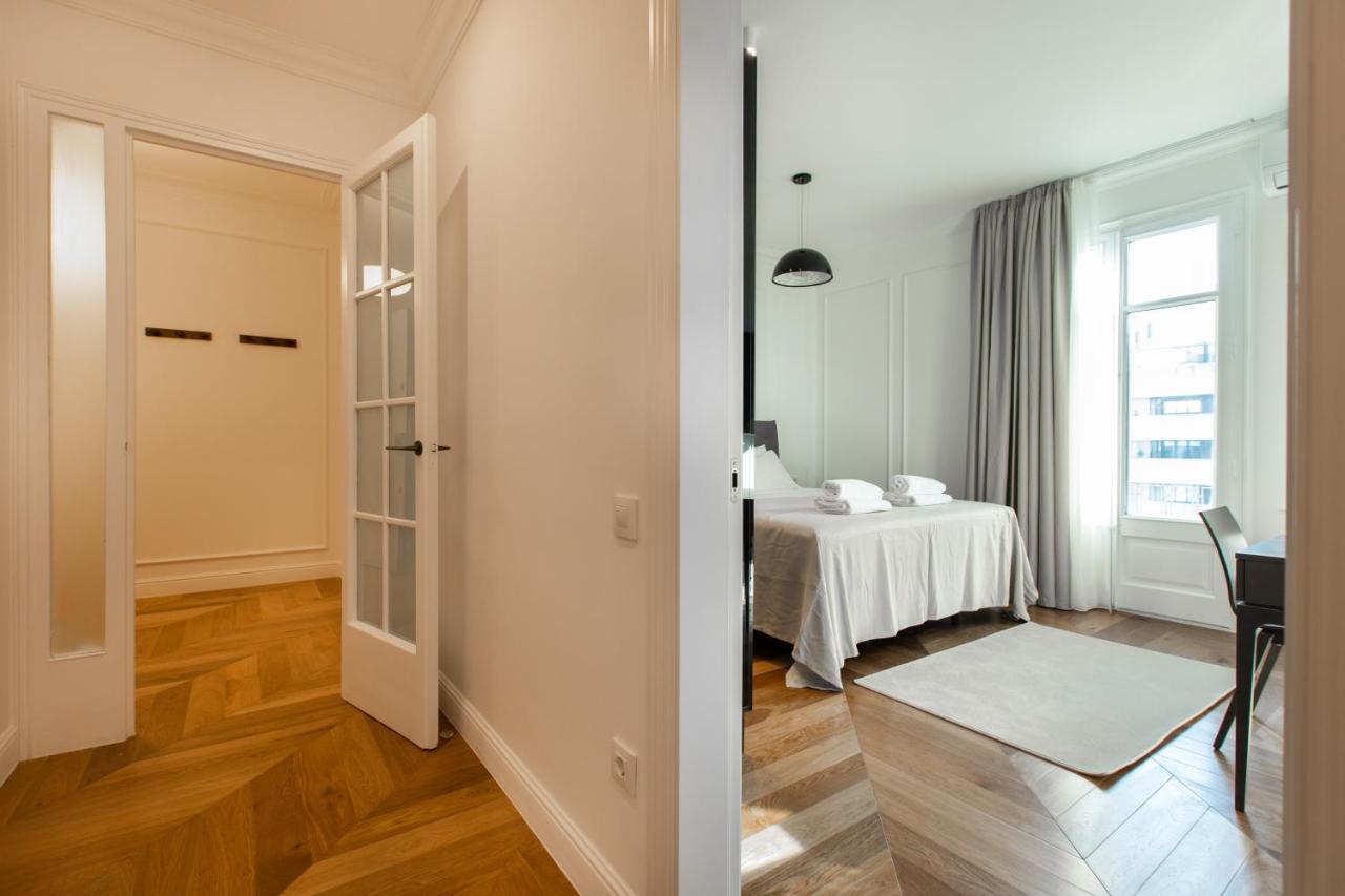 Majestic 4br/4bath Apartment in Sagrada Familia Area 2