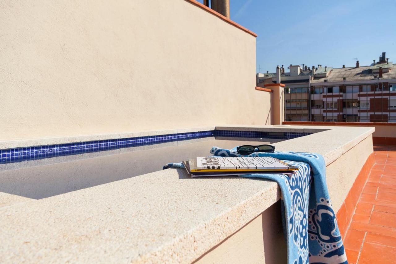 Aparteasy - Deluxe Family Apartments with Pool 2