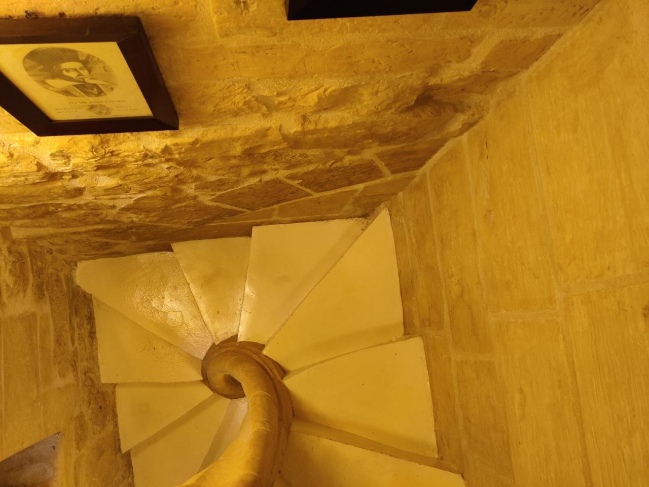 Cozy Corner House in Valletta - Authentic! 1