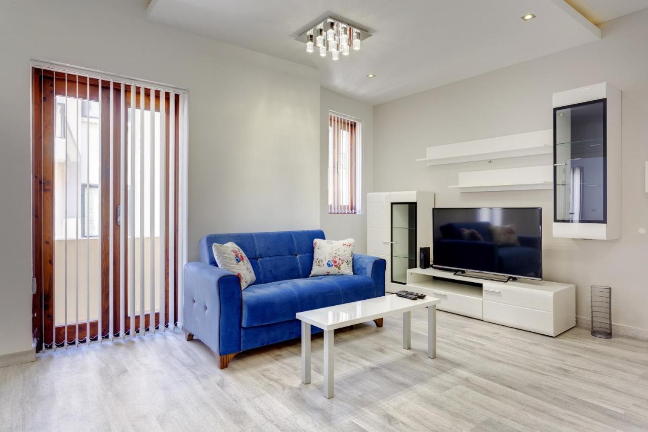 Splendid Apartment, Steps Away From the Sea 2