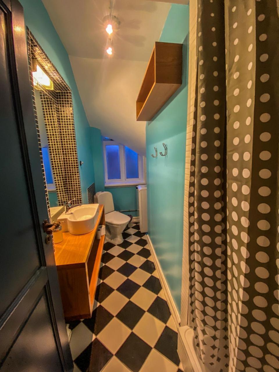 Enjoy Reykjavik Yellow Door Apartment 2