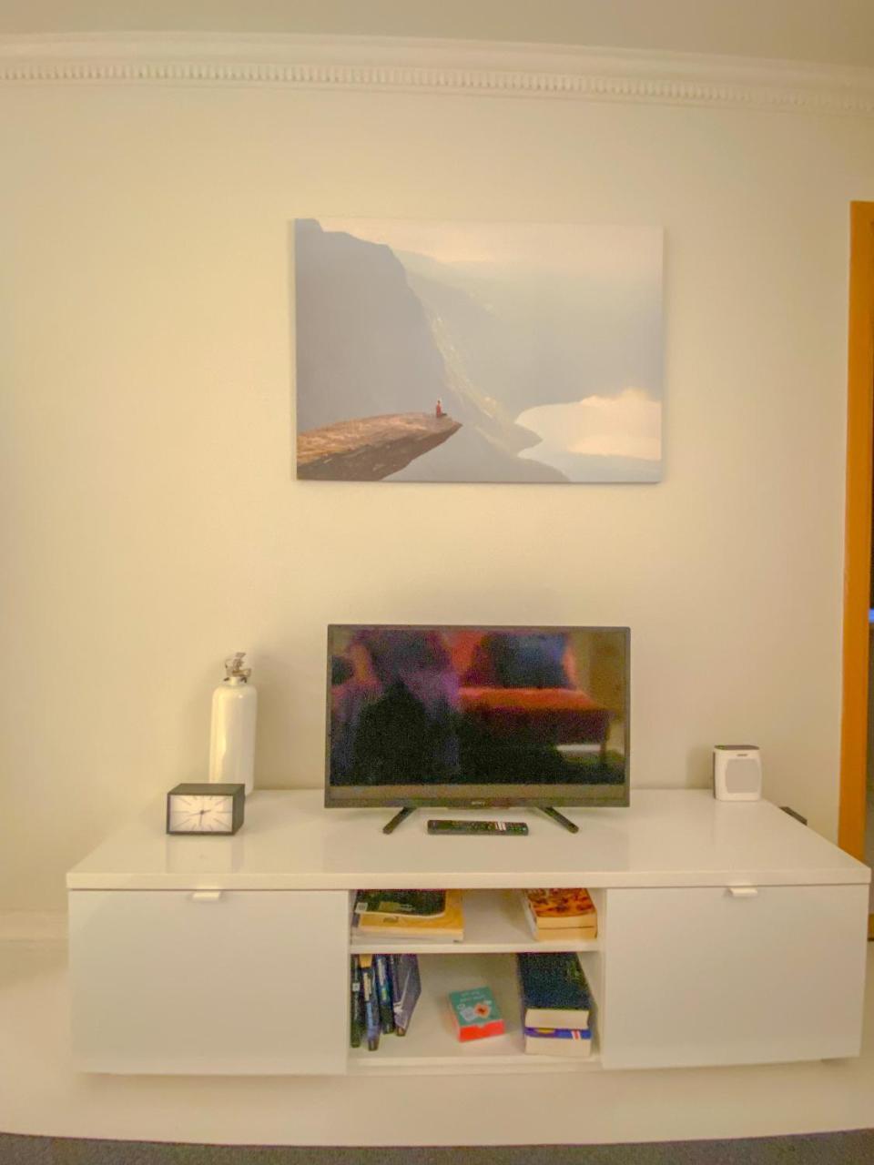 Enjoy Reykjavik Yellow Door Apartment 1