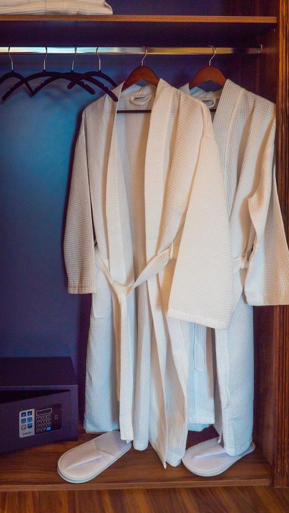 Utopia Luxury Suites (Adults only) 2