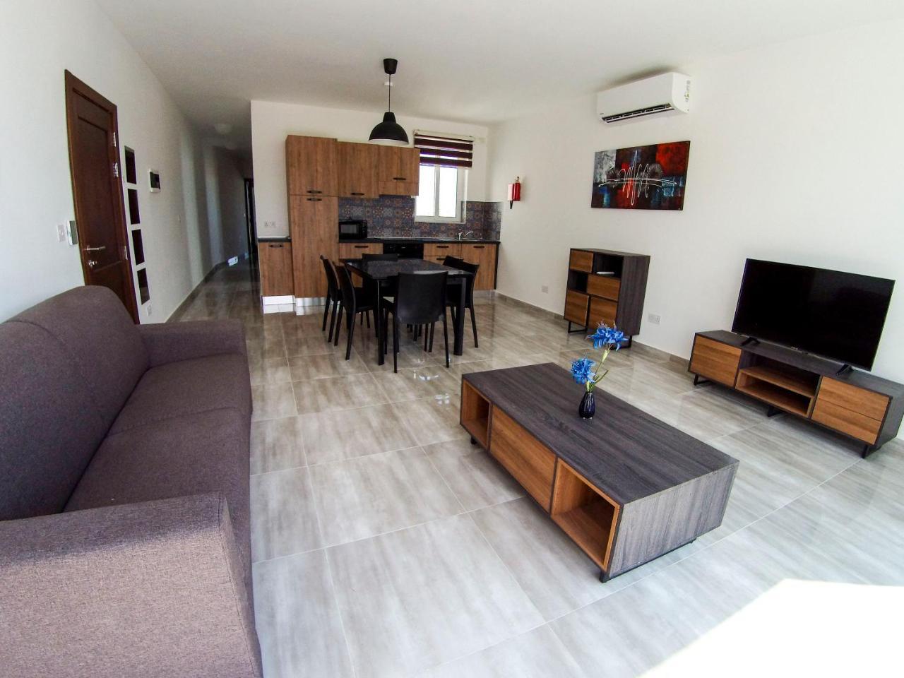 F12 Room 2, Private Room Two Single Beds Privated Bathroom in Shared Flat 1