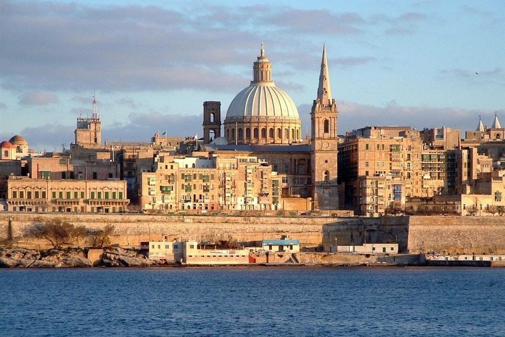 Deluxe Apartment with Valletta And Harbour Views 1