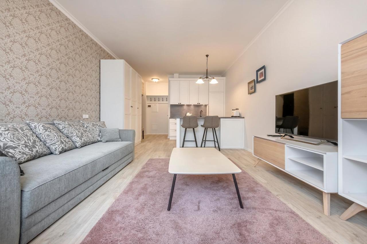 Happy Inn Just Studio, Self Check-In-24x7,Parking-In-The-Underground-Garage 1