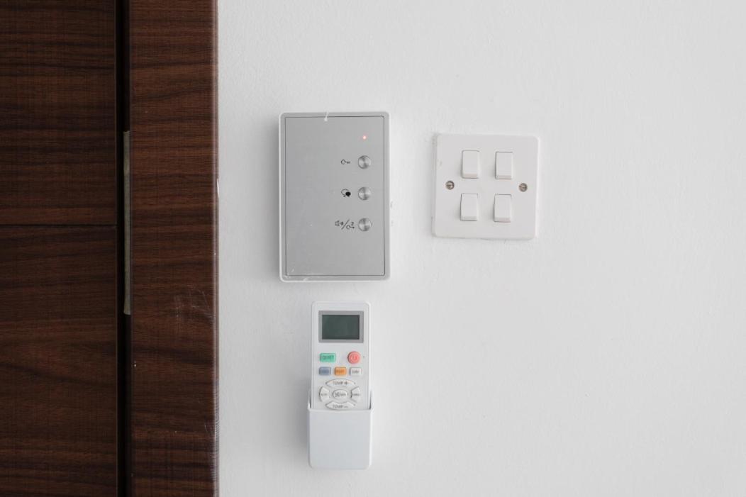 F4 Room 3, Private Room Two Single Beds Shared Bathroom 1