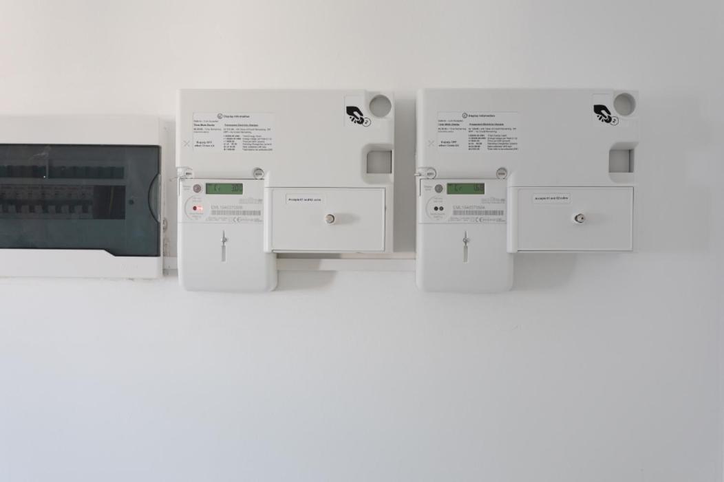 F4 Room 3, Private Room Two Single Beds Shared Bathroom 2