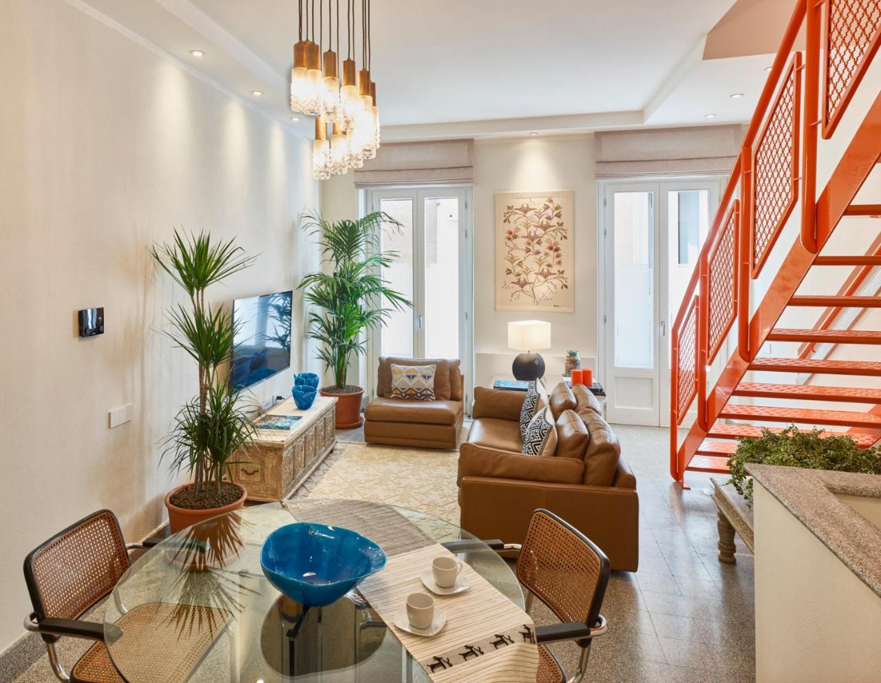 Right House - Indipendent in Characteristic Marina District 1