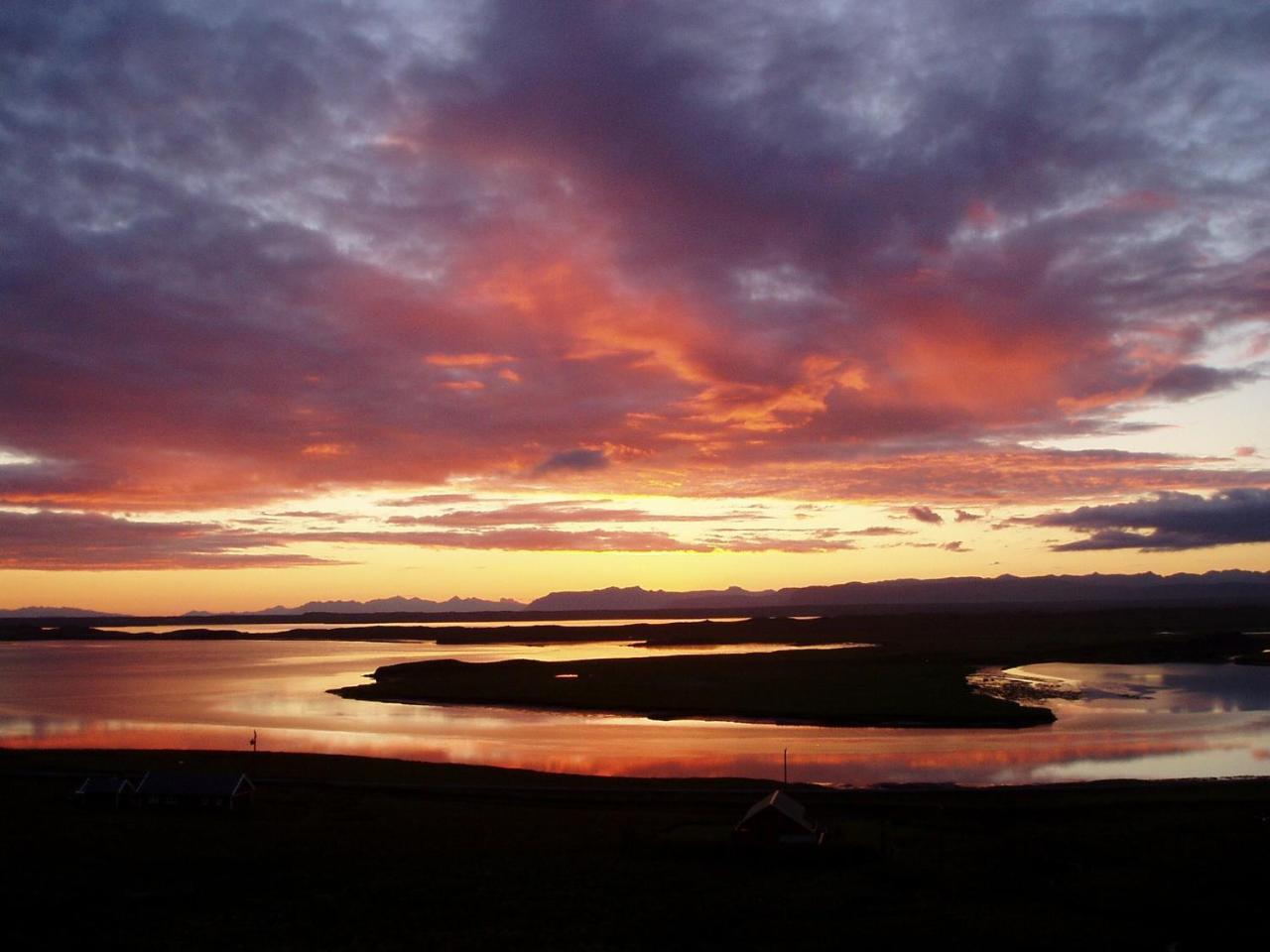 Vindheimar Cottage - Great View - Hot Tub