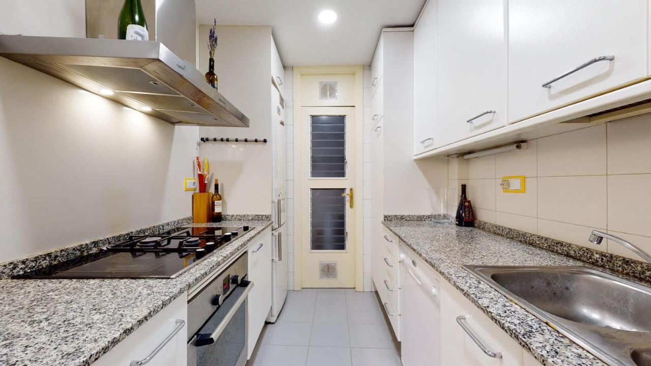 Modern And Bright Three-Bedroom in Eixample (Adults Only) 2