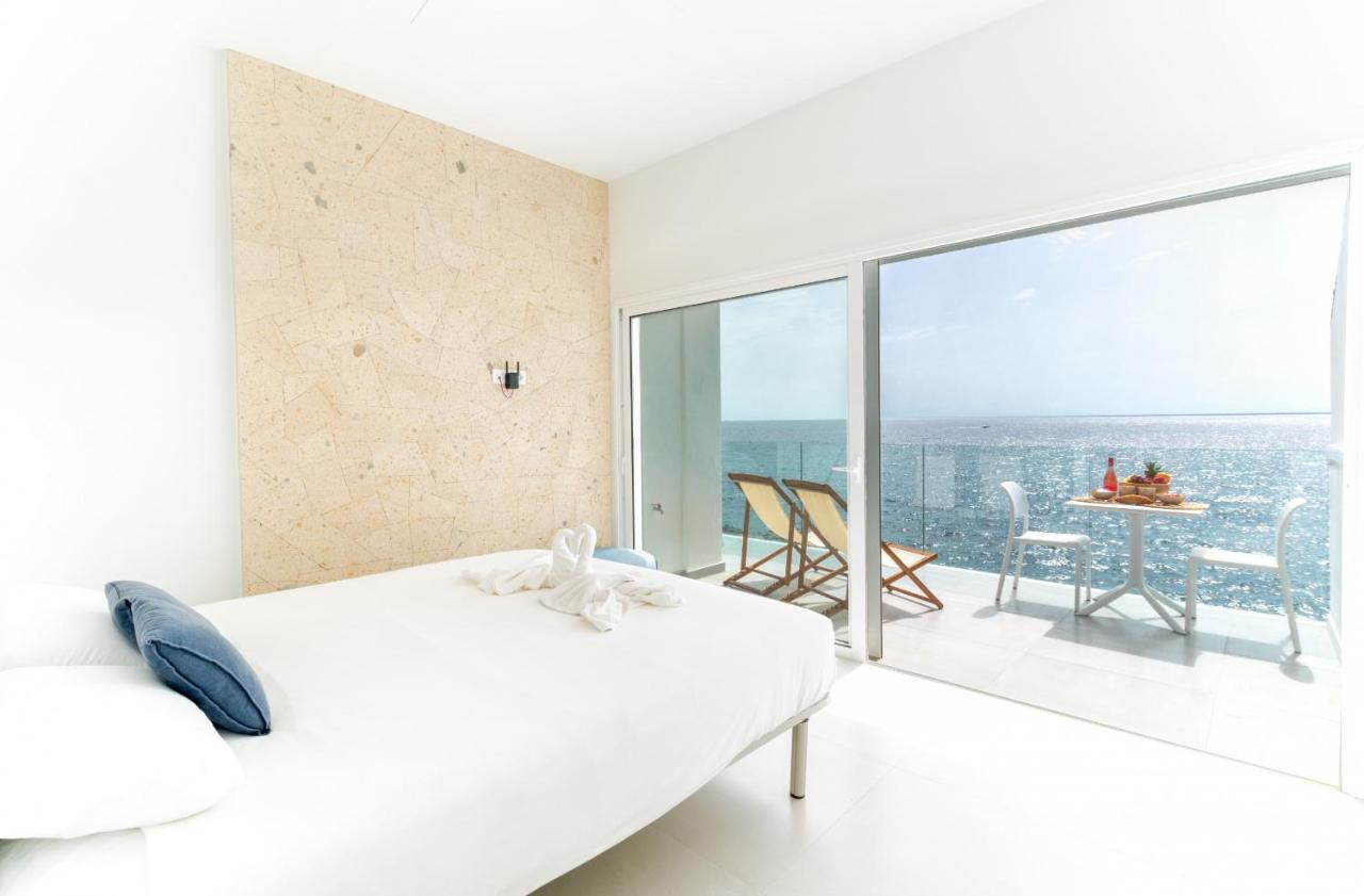 The Unique on the Sea 1