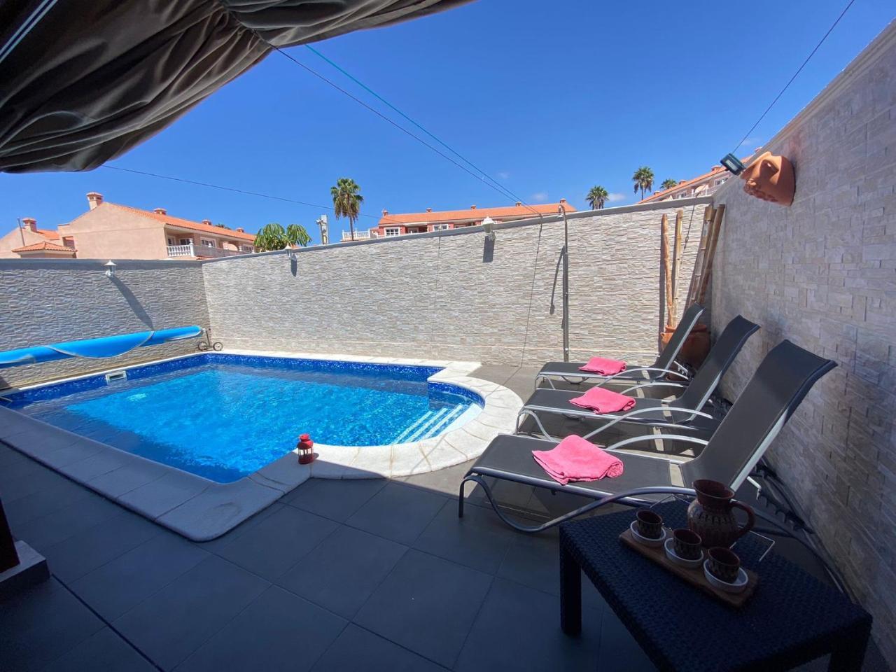 Luxury Villa with Private Pool with Aircon,Playa Del Duque