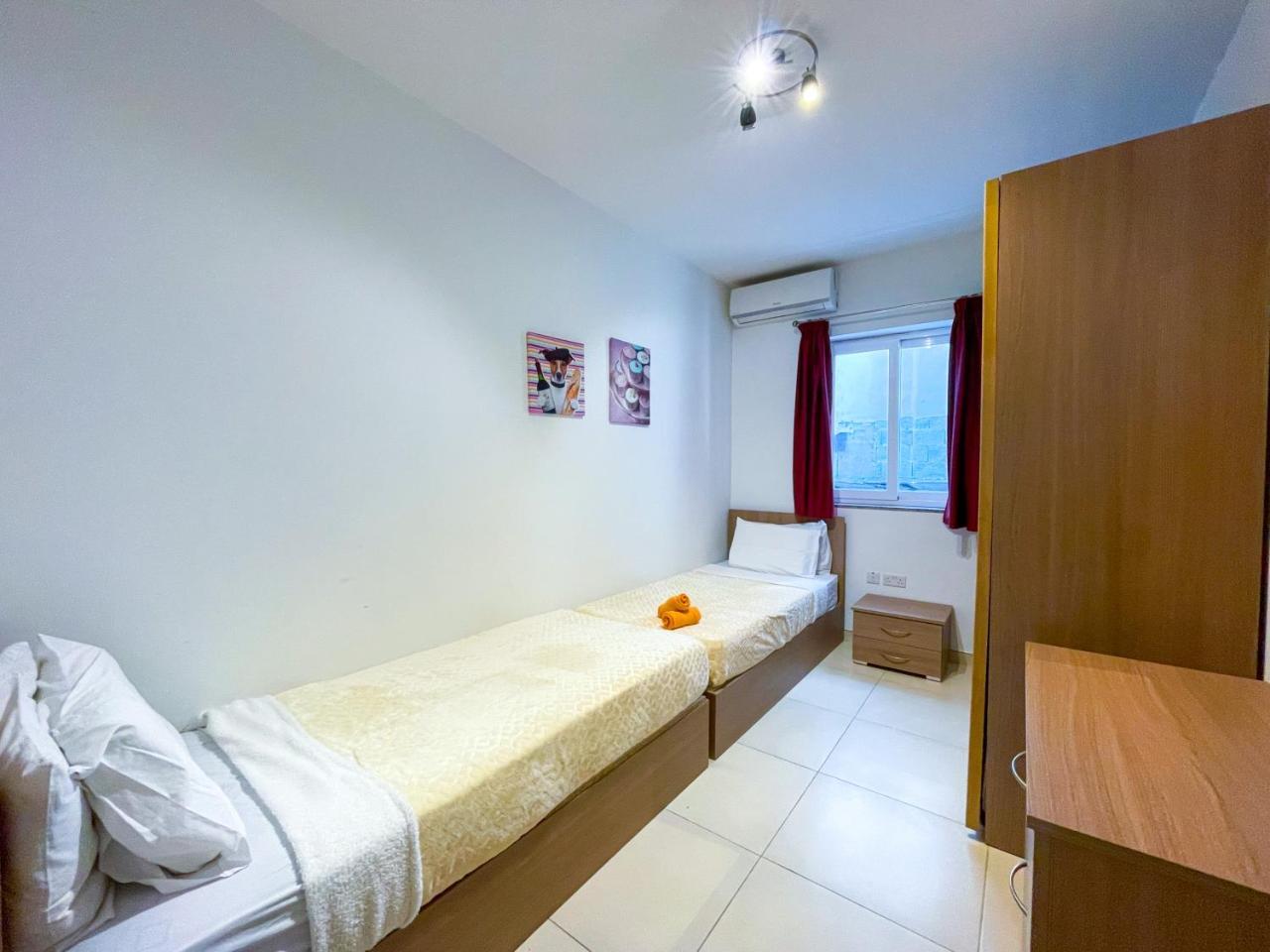 Heart of St Julian's, Modern Apt, Prime Location Apt 6 1