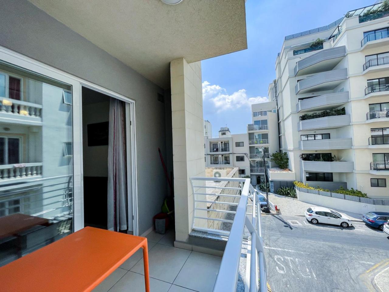 Heart of St Julian's, Modern Apt, Prime Location Apt 6 2