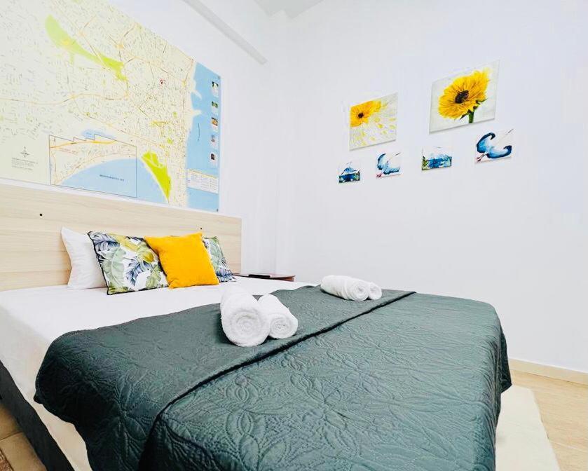 Cozy And Traditional Ec Studios