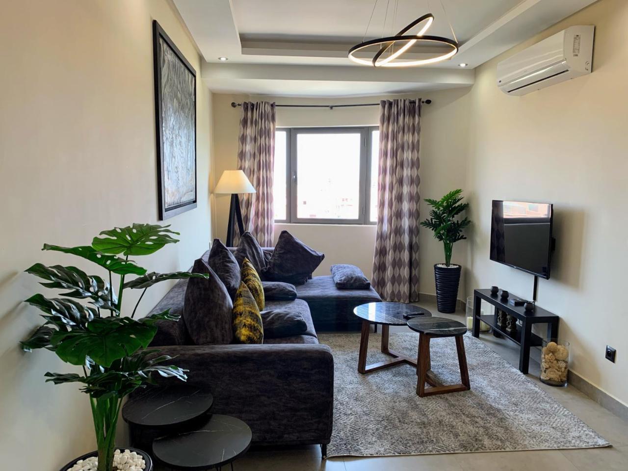 Moderne, Lumineux & Spacieux Avec Balcon -Central -Wifi-Smart Tv-Clim 1