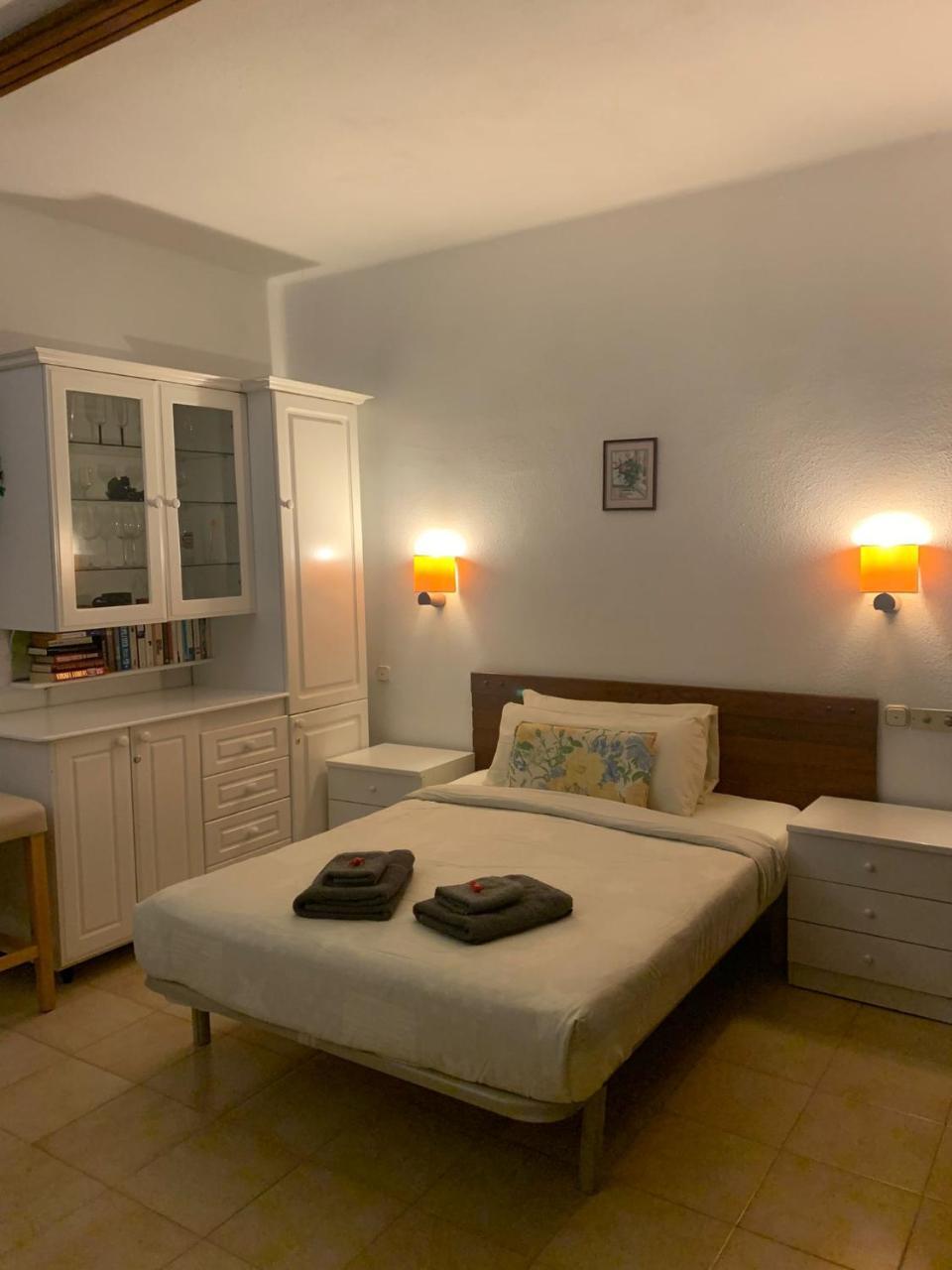 Aphotel Paraiso Del Sur in Centro Citta, Wifi Personale, Vista Mare Con Terrazza, Ristoranti E Pub Adiacenti, Taxi E Bus, Atelier Cura Alla Persona, Farmacia Con Medico 2