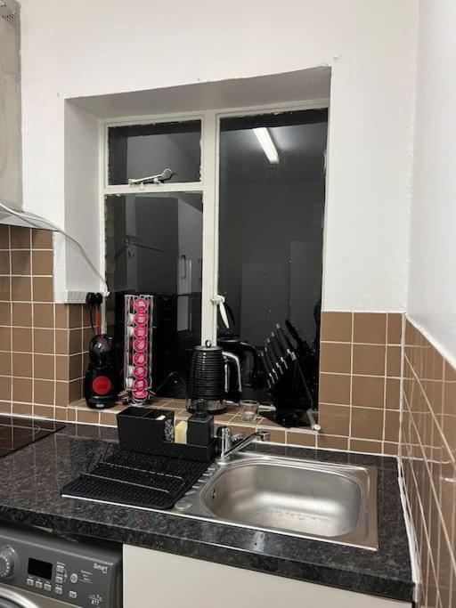 Lovely 2 Bed Flat in Soho! 2