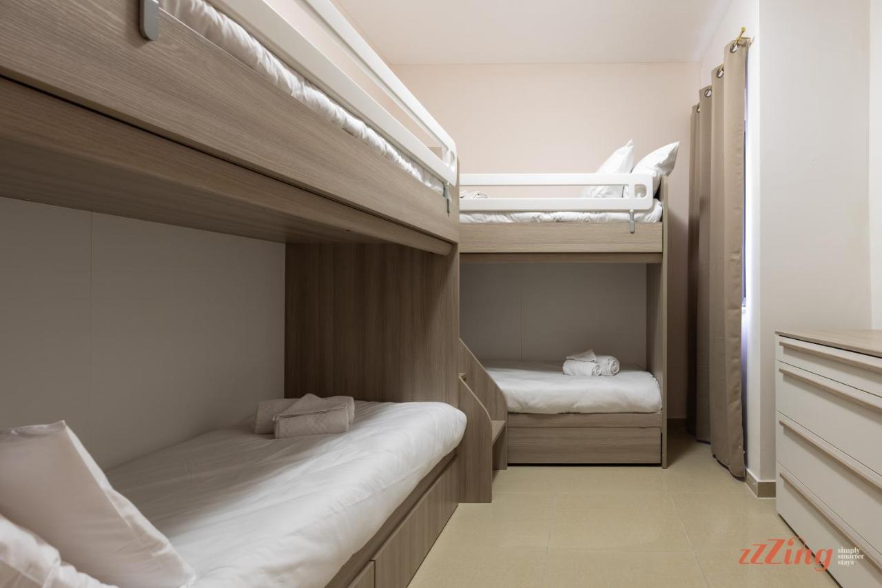 Stunning Seaviews. Prime Location. Lovely Home. 2